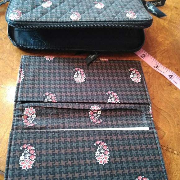 Vera Bradley Handbags - 🌸 just reduced 🌸 vera Bradley wallet  -bag